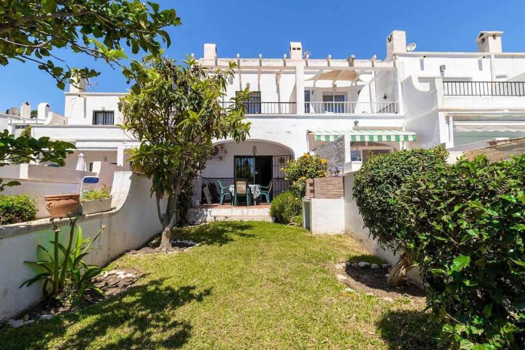 Tropicana Townhouse, 2 Bedroom Next To The Pool Nerja Esterno foto