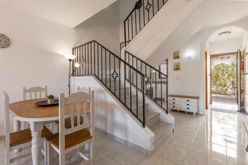 Tropicana Townhouse, 2 Bedroom Next To The Pool Nerja Esterno foto