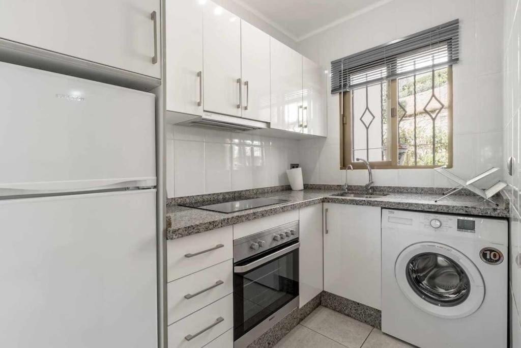 Tropicana Townhouse, 2 Bedroom Next To The Pool Nerja Esterno foto